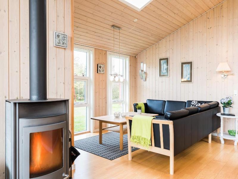 Three-Bedroom Holiday Home  image 2