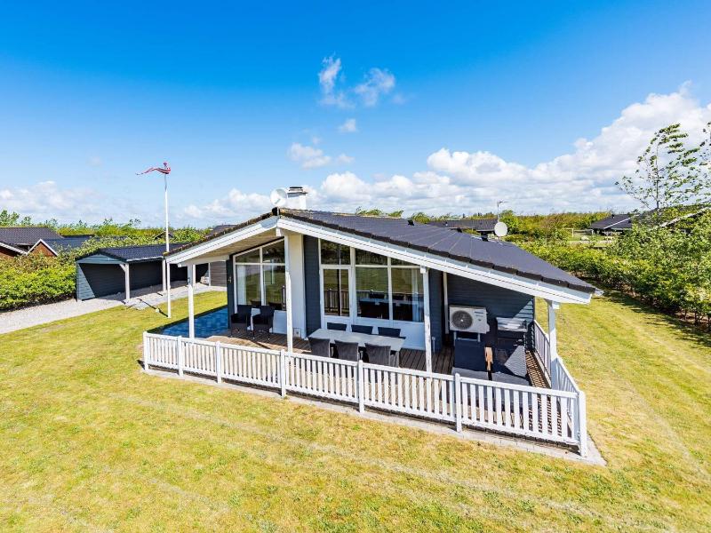 Four-Bedroom Holiday Home image 1