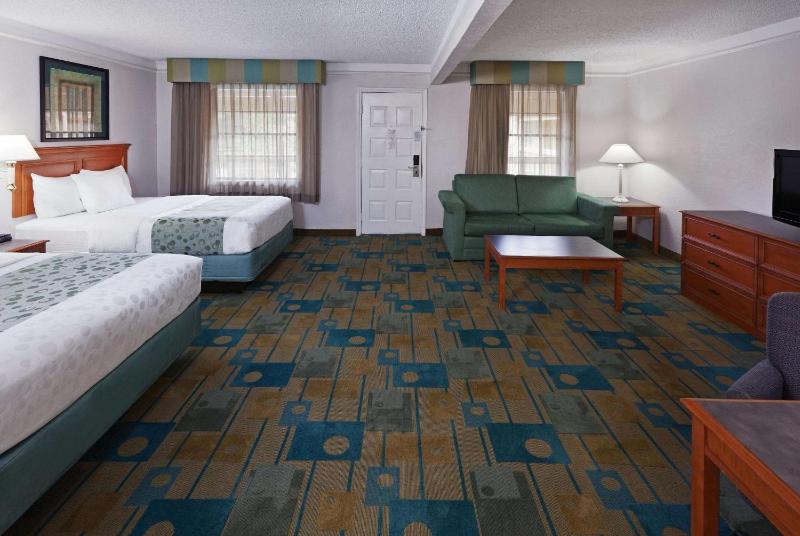 La Quinta Inn & Suites by Wyndham Austin Oltorf - image 24