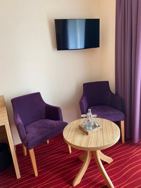 Double Room with Balcony image 2