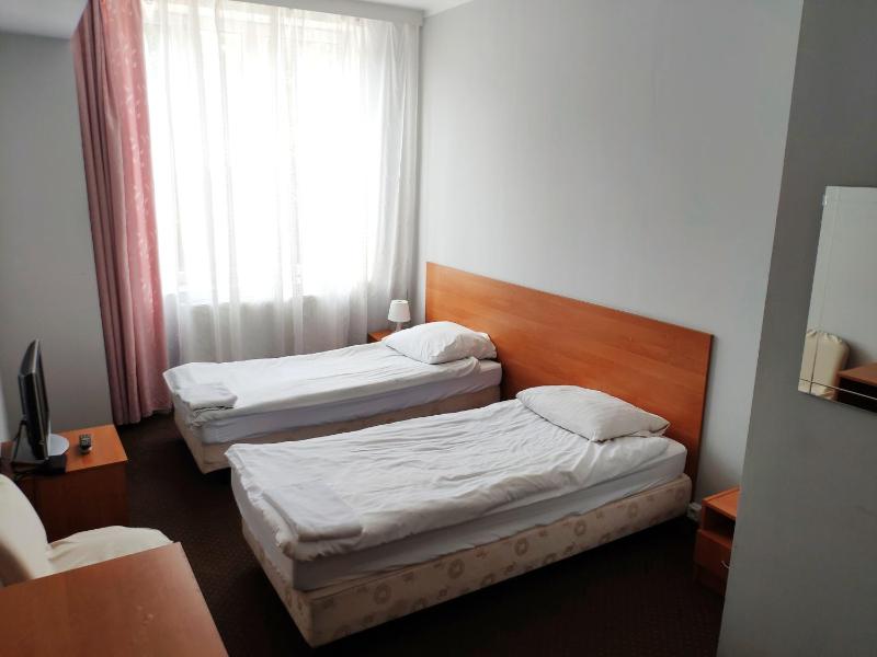 Standard Double Room image 3