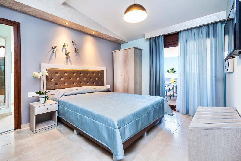 Deluxe Suite image 1