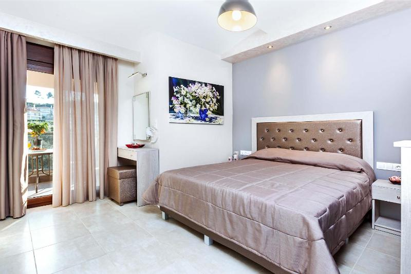 Double Room with Garden View image 1