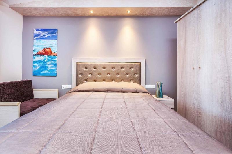 Double Room with Garden View image 3