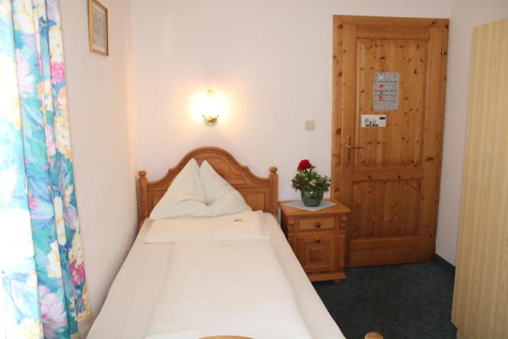 Single Room with Balcony image 2