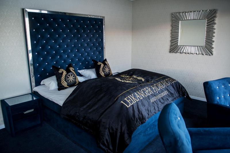 Deluxe Double Room with Balcony and Sea View image 2