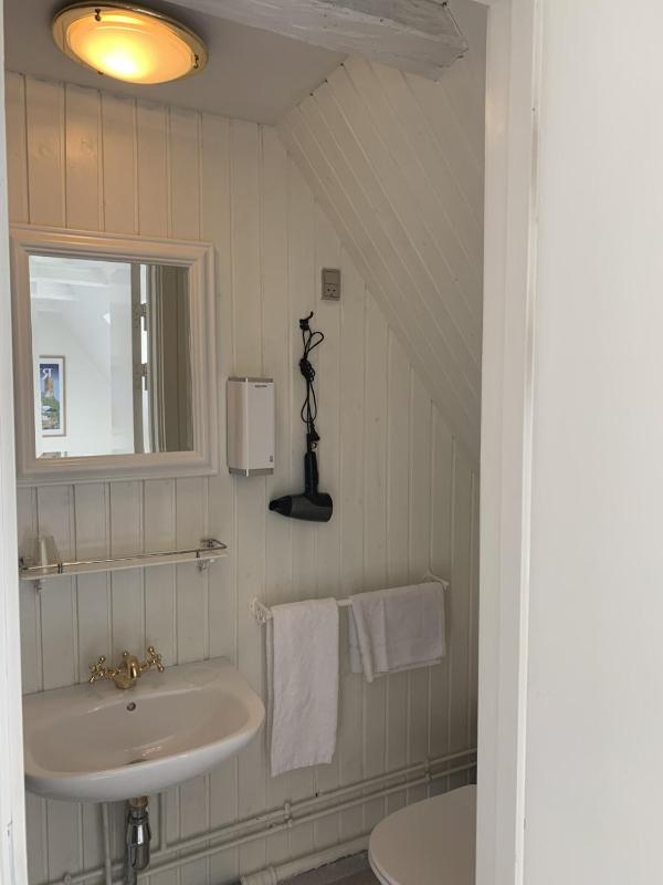 Double Room with Private Bathroom - Cell image 3