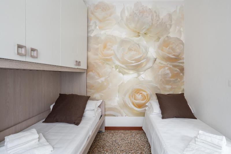 San Polo Canal View Apartments by Wonderful Italy - image 3