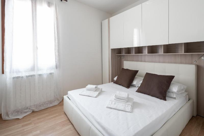 San Polo Canal View Apartments by Wonderful Italy - image 12