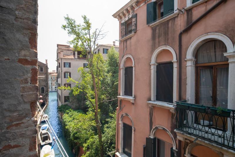 San Polo Canal View Apartments by Wonderful Italy - image 10