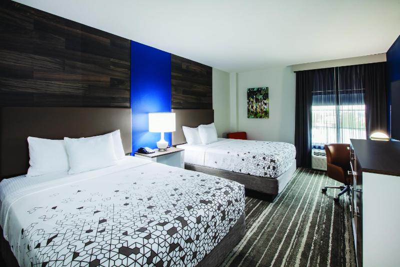 Queen Room with Two Queen Beds - Non-Smoking image 1