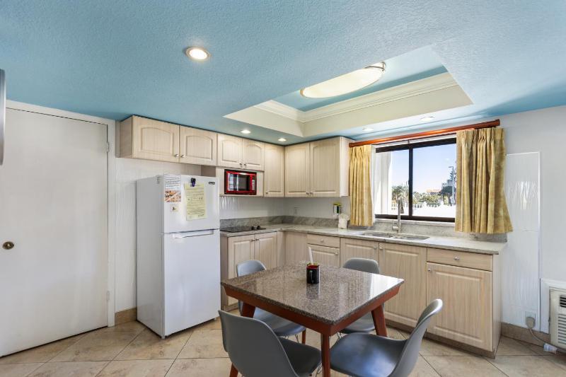 Deluxe One Bedroom Suite: 2 Queen Beds in Bedroom and 1 Sleeper Sofa image 2