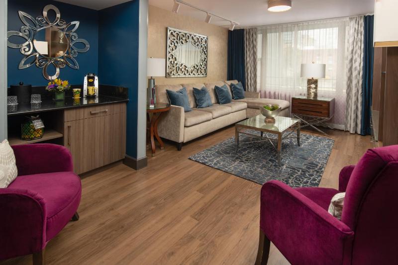 Staypineapple at Hotel Rose in Downtown Portland - image 6