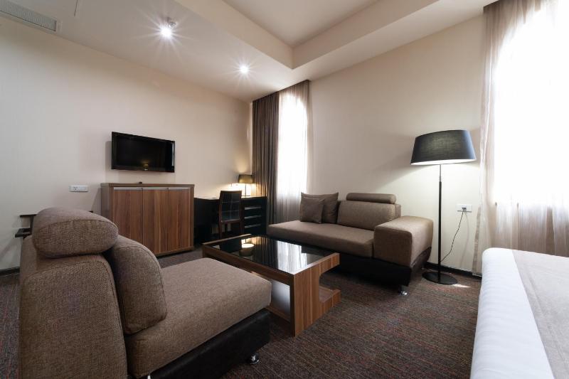 Deluxe Double Room image 4