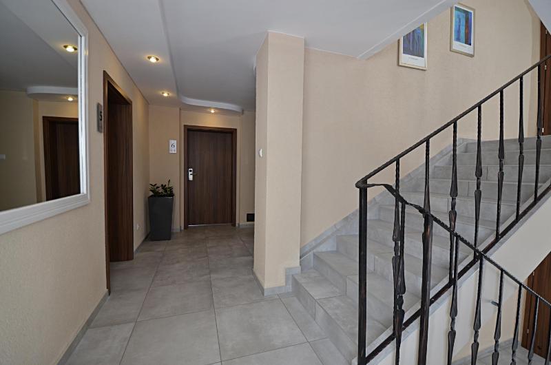 Twin Room image 3