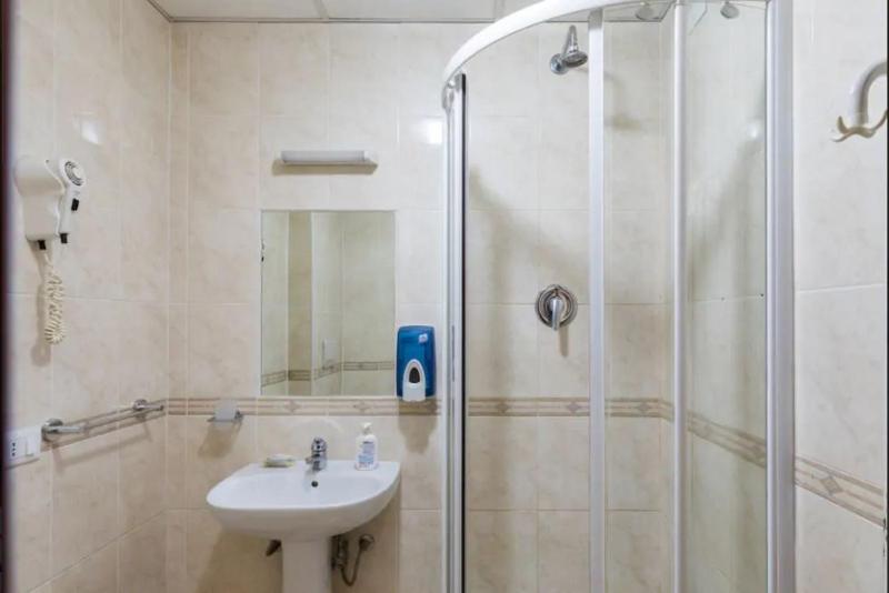 Single Room with Private Bathroom image 3