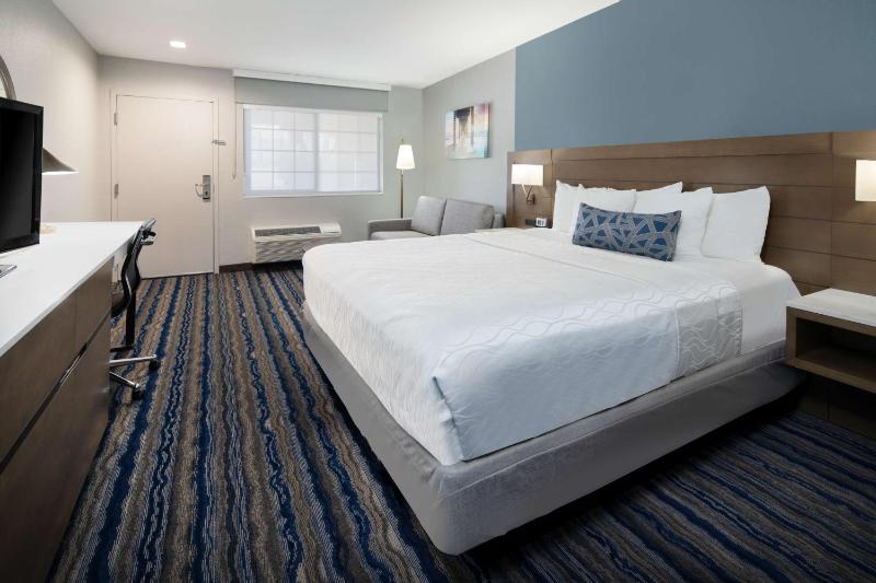 Executive King Room - Non-Smoking image 2