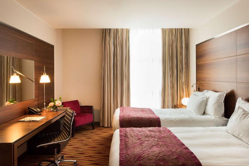 Twin Room image 1