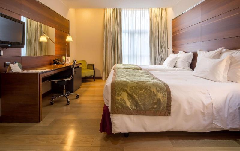 Superior Twin Room image 1