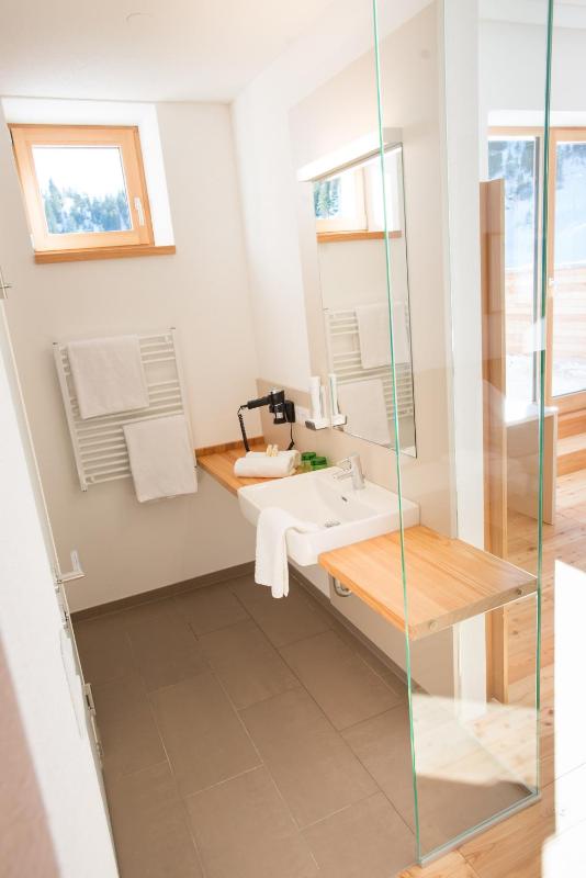 Superior Double Room image 4
