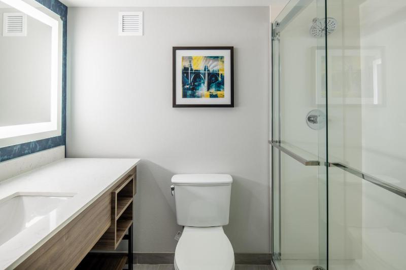 Junior King Suite - Non-Smoking image 4