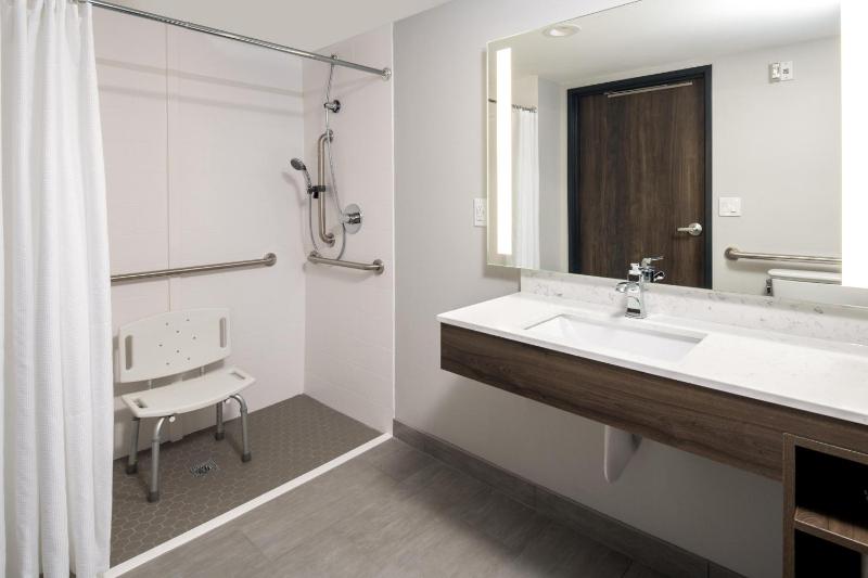 King Room - Mobility Access/Non-Smoking image 3