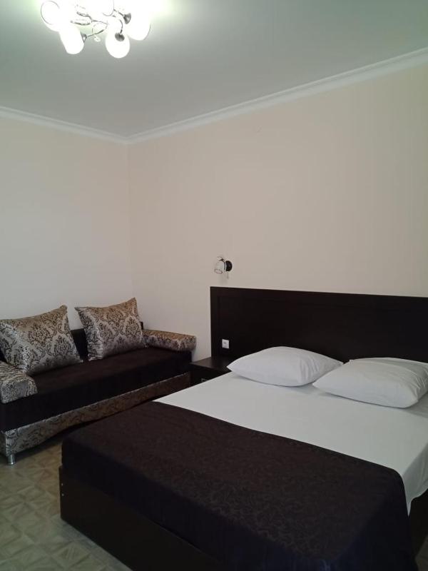 Comfort Triple Room with Shower image 2