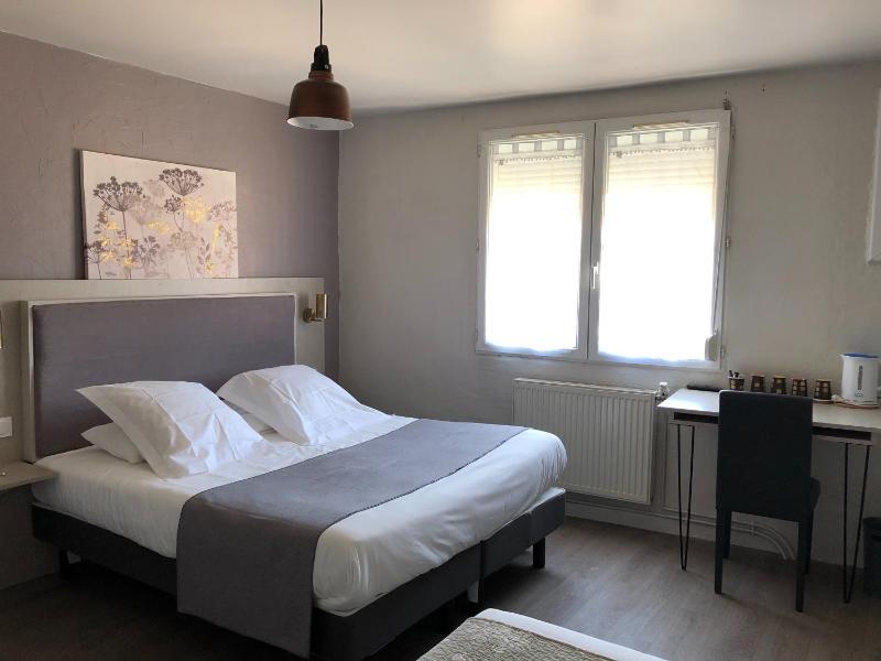 Classic Quadruple Room image 3