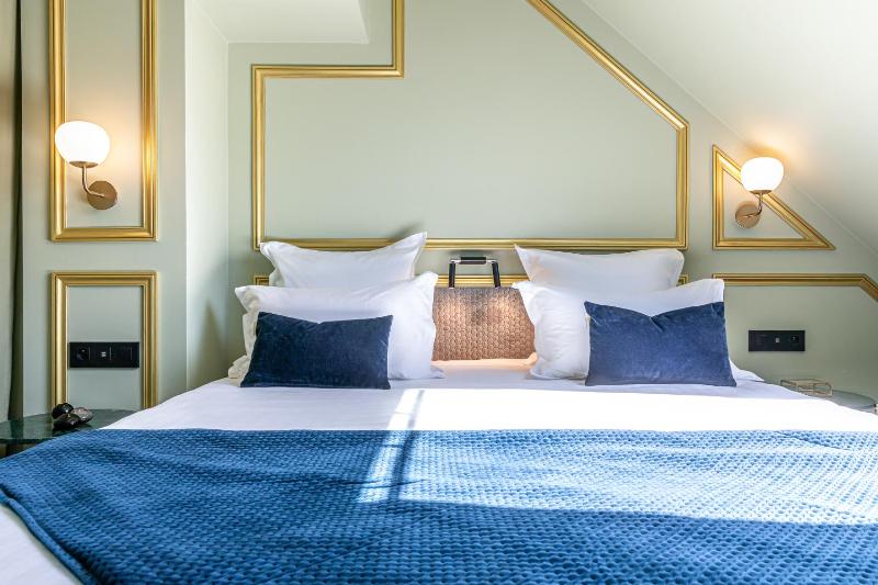 Deluxe Double Room image 1
