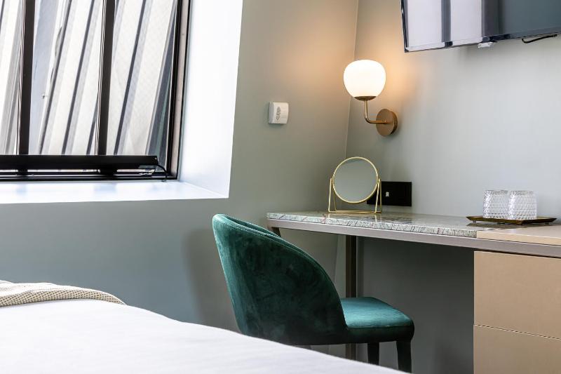 Deluxe Double Room image 2