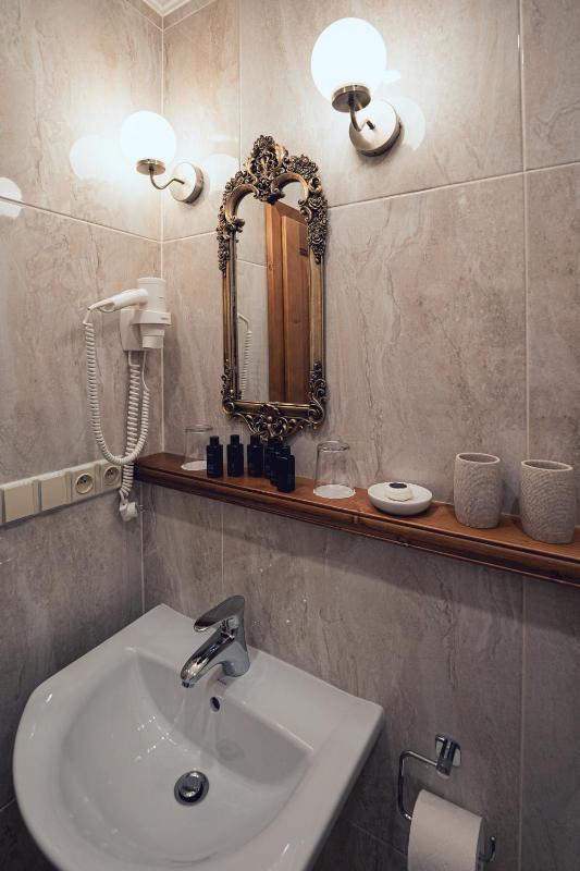 Economy Double Room image 4