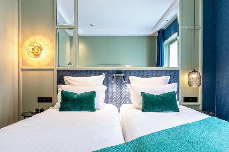 Superior Twin Room image 1