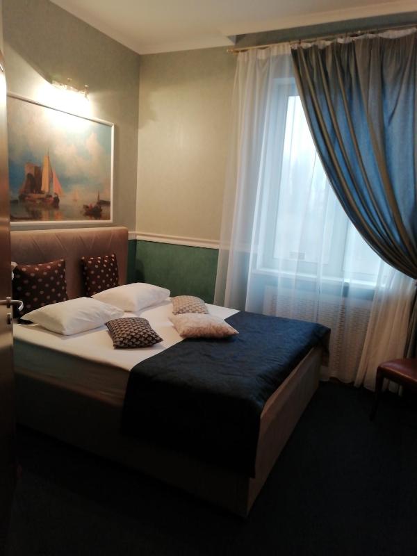 Small Double Room image 1