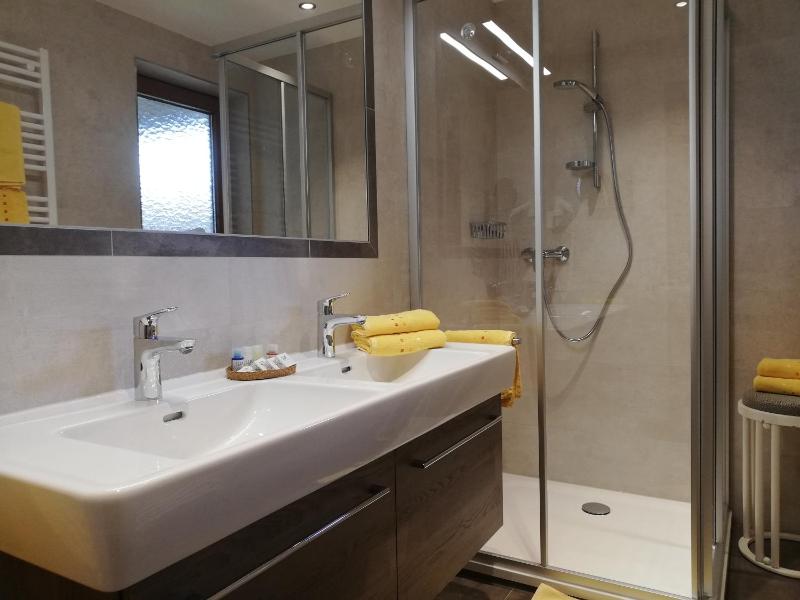 One-Bedroom Apartment image 3