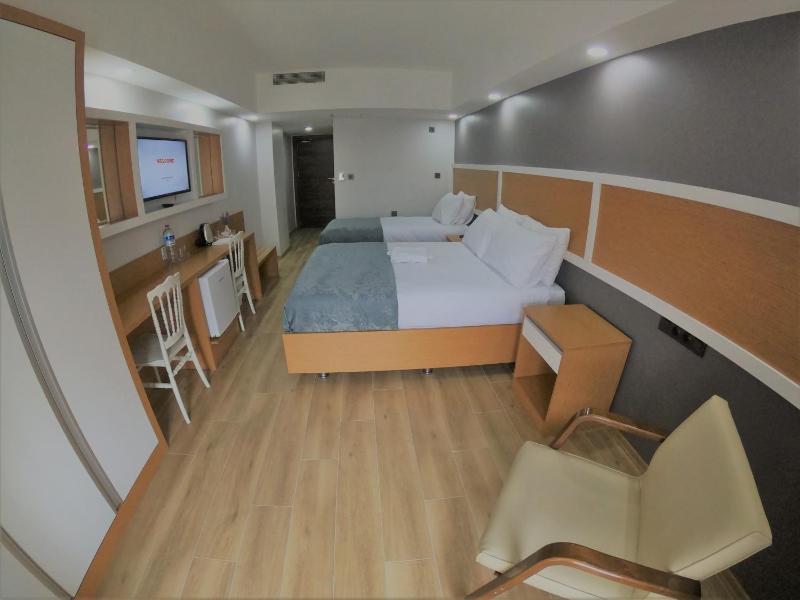 Triple Room with Balcony image 1