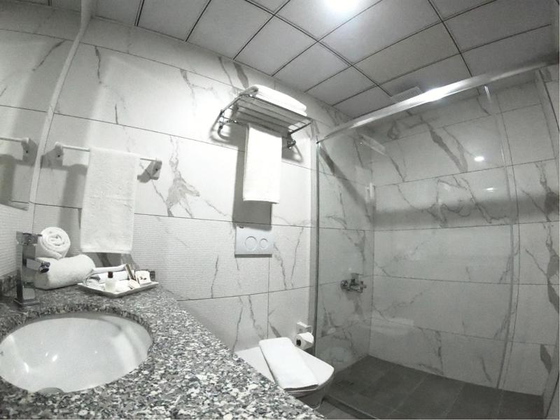 Triple Room with Balcony image 2