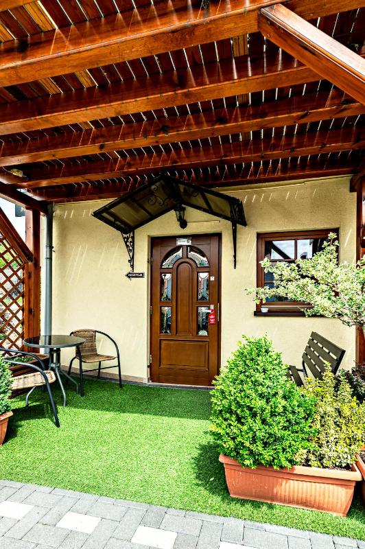Economy Double Room with Terrace - Ground Floor image 4