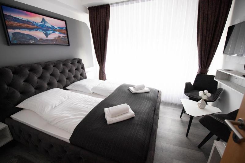 Standard Double Room image 2
