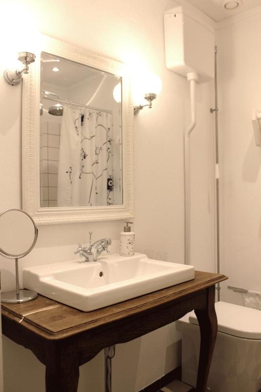 Twin Room image 2