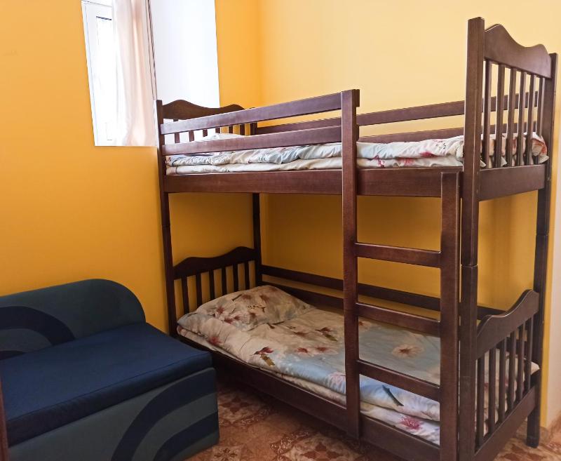 Mixed Dormitory Room image 3