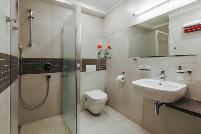 Standard Double Room image 3