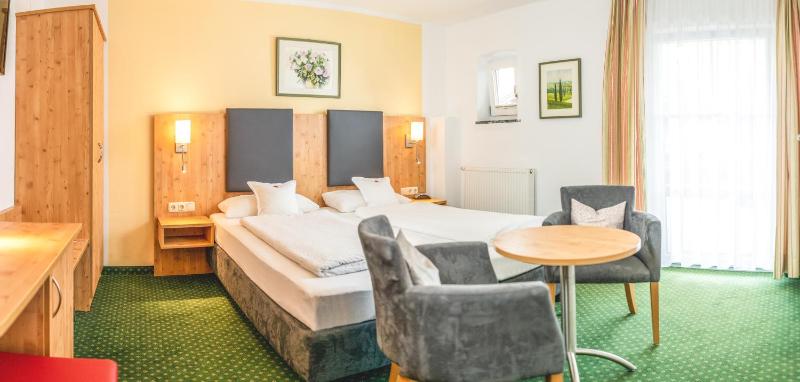 Standard Double Room image 3