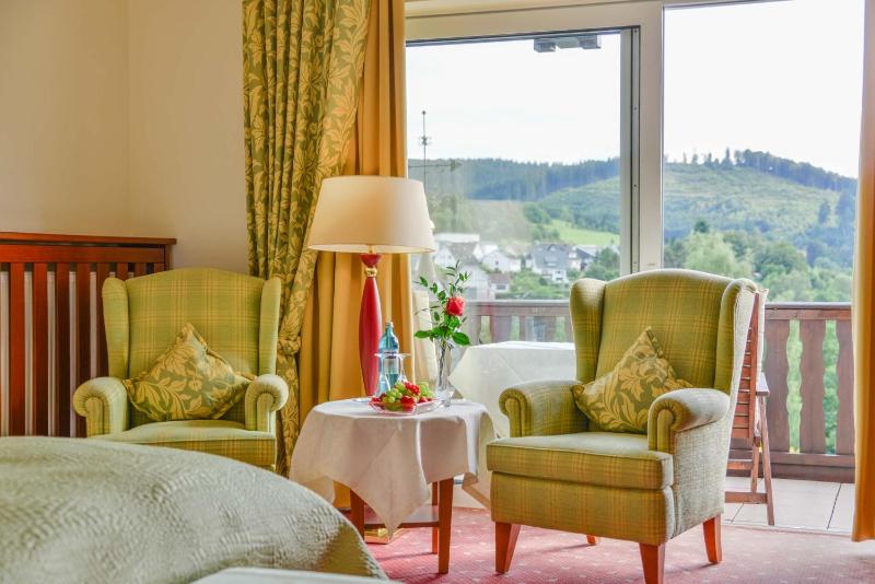 Deluxe Double Room with Balcony image 3