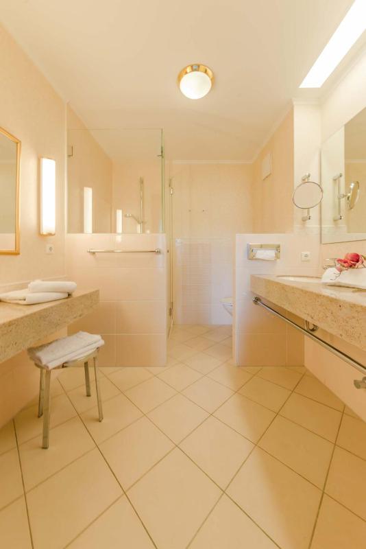 Deluxe Double Room with Balcony image 2