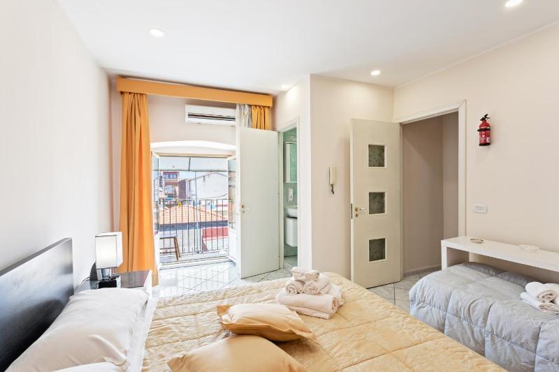 GuestHost - Castello Ursino Balcony Apartment x5 - image 15