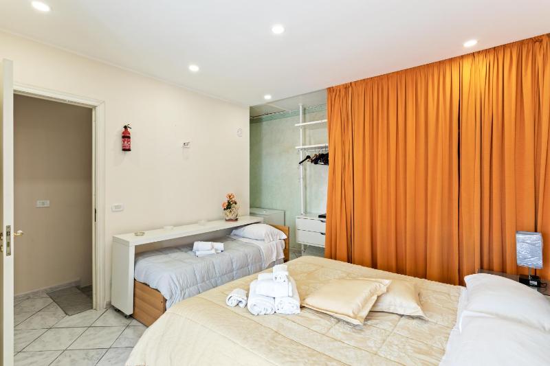 GuestHost - Castello Ursino Balcony Apartment x5 - image 7