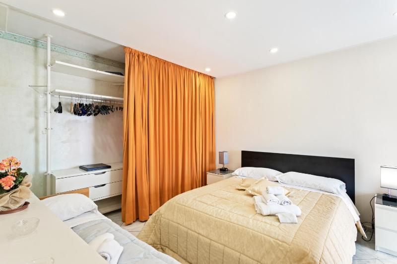 GuestHost - Castello Ursino Balcony Apartment x5 - image 13