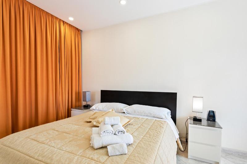 GuestHost - Castello Ursino Balcony Apartment x5 - image 18