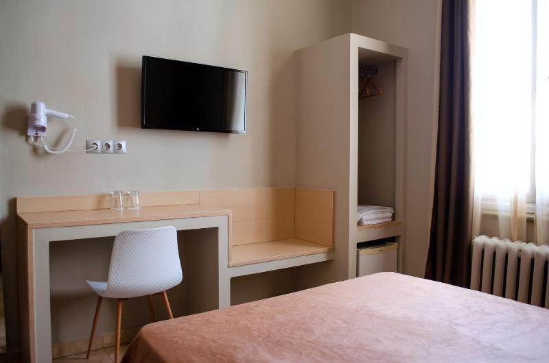Double Room image 3