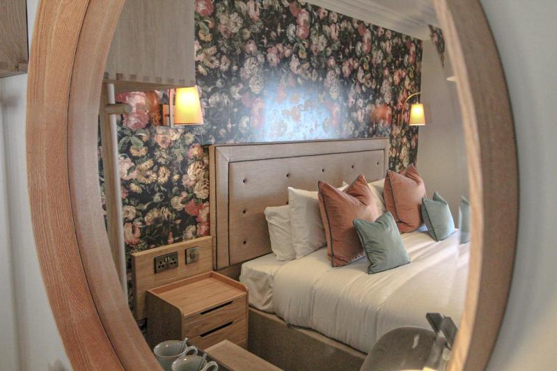 Superior Double Room image 4